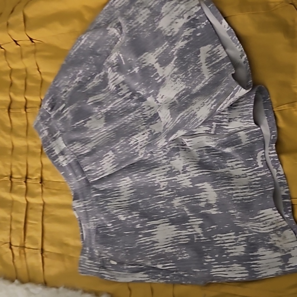 Lululemon Athletica Men's Size M Shorts Grey and White Drawstring with Pockets